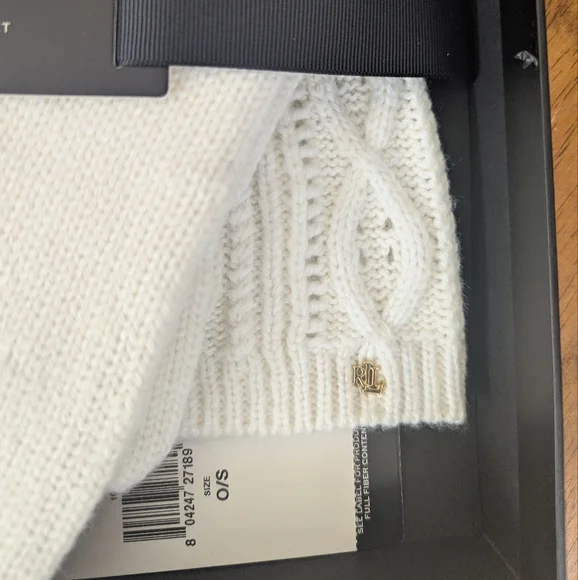 NWT Lauren Ralph Lauren Cable Knit White Hat and Glove Set - Picture 3 of 4